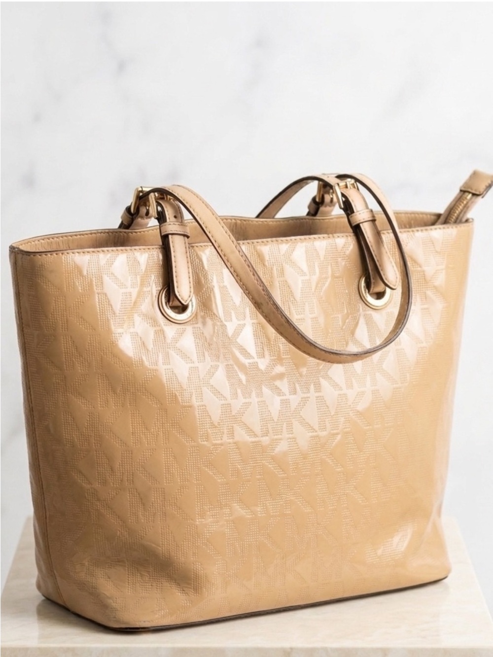 Monogram Patent Jet Set
Leather Tote Bag-Beige/Tan